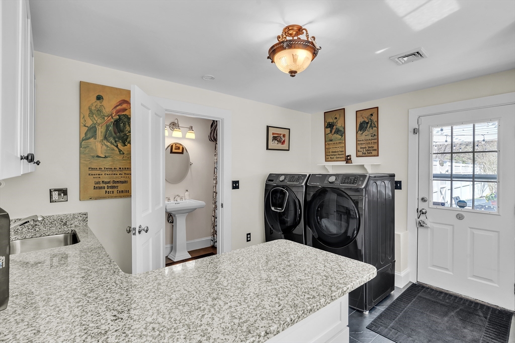 Dover, Massachusetts 02030, United States, 6 Bedrooms Bedrooms, ,6 BathroomsBathrooms,Residential,Active,120121