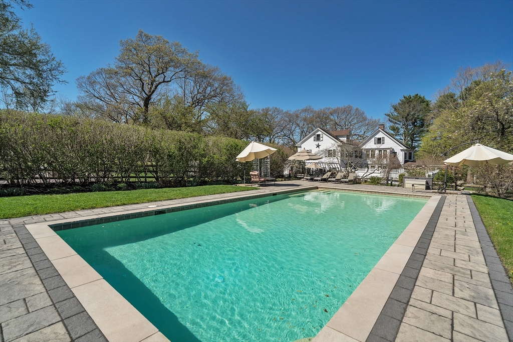 Dover, Massachusetts 02030, United States, 6 Bedrooms Bedrooms, ,6 BathroomsBathrooms,Residential,Active,120121