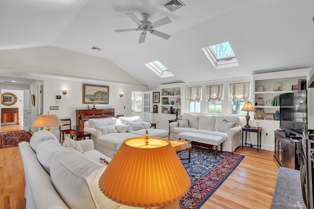 Dover, Massachusetts 02030, United States, 6 Bedrooms Bedrooms, ,6 BathroomsBathrooms,Residential,Active,120121