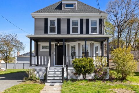 Photo of 32 Coolidge Ave, Peabody, MA 01960 (MLS # 73510013)