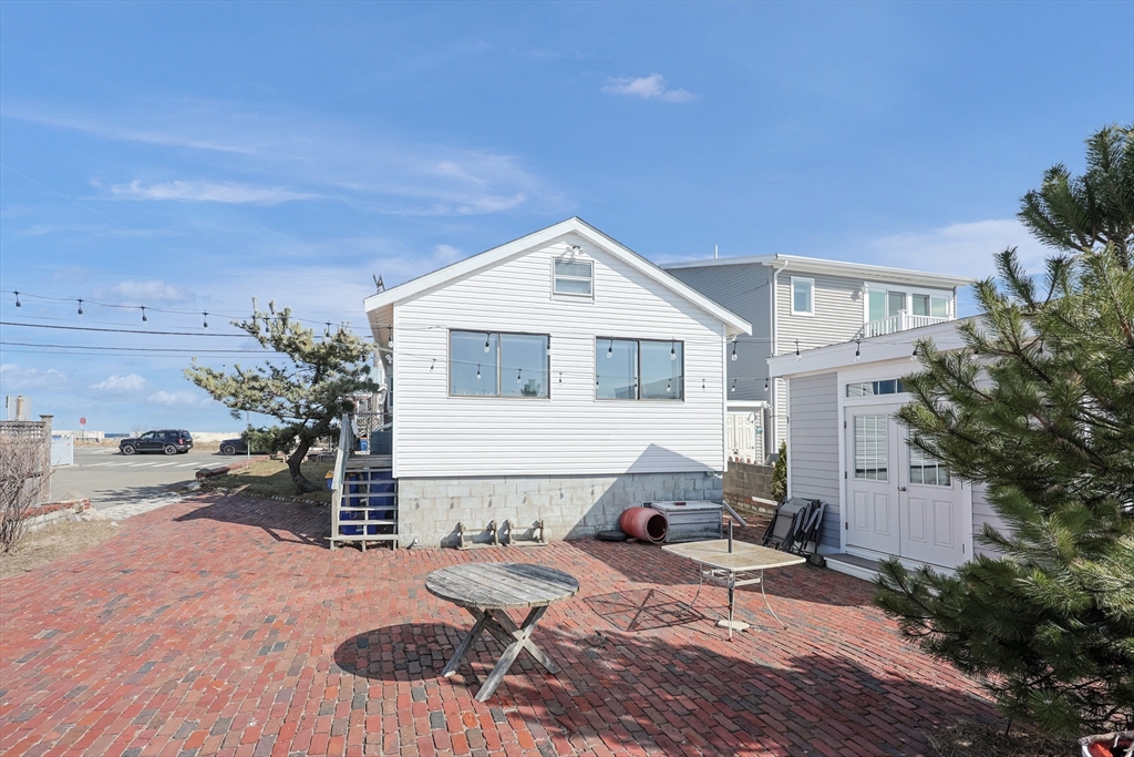 877 Shirley St