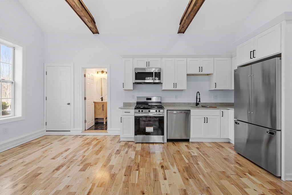 382 W Main St