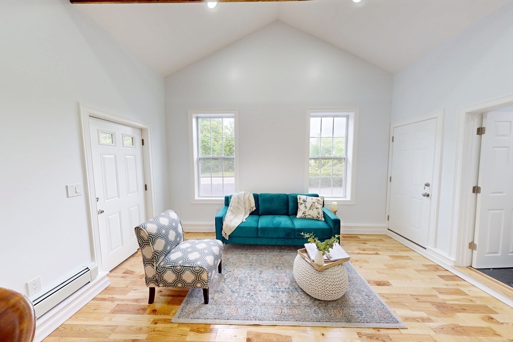382 W Main St