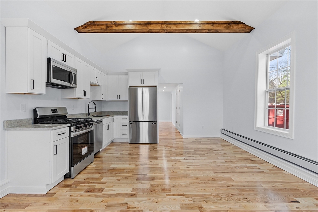 382 W Main St