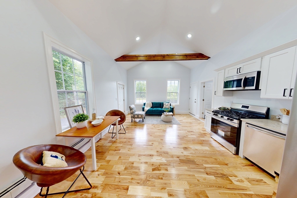 382 W Main St