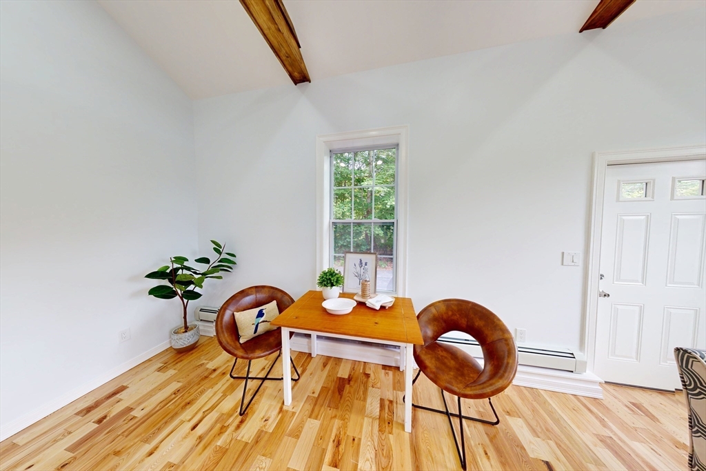 382 W Main St