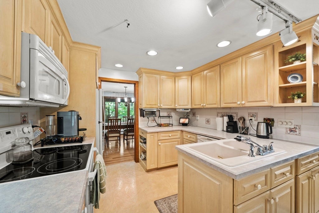 95 Walnut Street, Middleboro, MA Photo #22