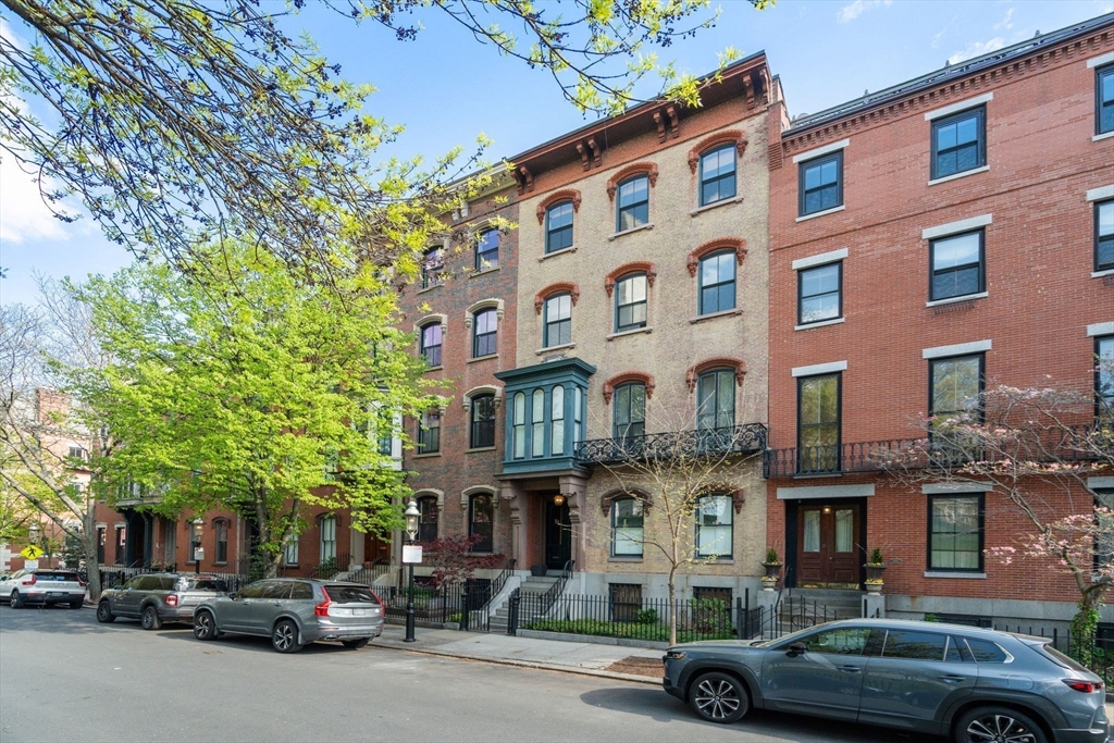 17 Monument Square 2