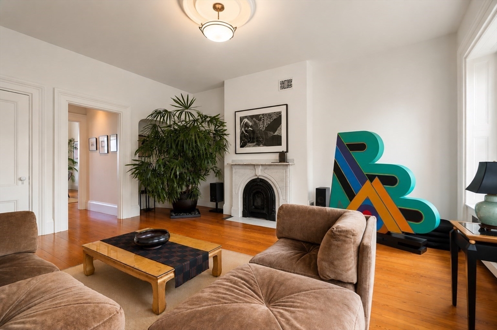 17 Monument Square 2