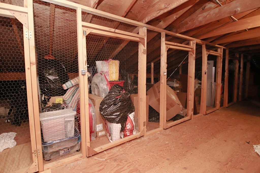 Saugus, Massachusetts 01906, United States, 2 Bedrooms Bedrooms, ,1 BathroomBathrooms,Residential,Pending,201837