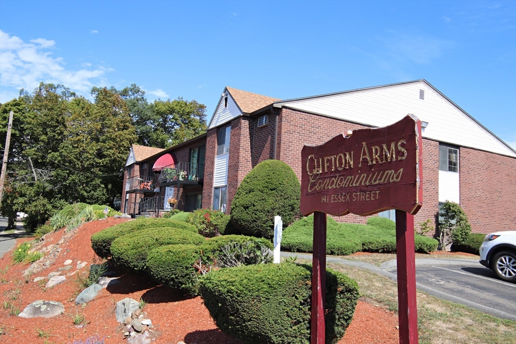 Saugus, Massachusetts 01906, United States, 2 Bedrooms Bedrooms, ,1 BathroomBathrooms,Residential,Pending,201837