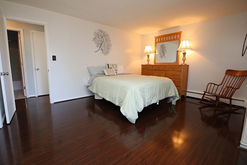 Saugus, Massachusetts 01906, United States, 2 Bedrooms Bedrooms, ,1 BathroomBathrooms,Residential,Pending,201837