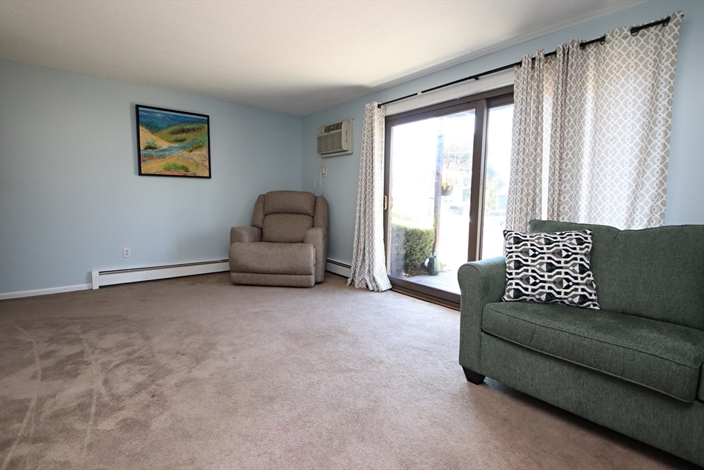 Saugus, Massachusetts 01906, United States, 2 Bedrooms Bedrooms, ,1 BathroomBathrooms,Residential,Pending,201837