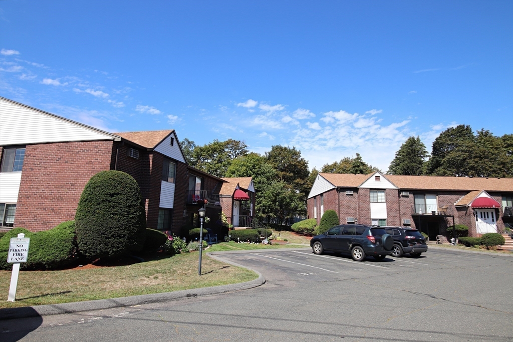 Saugus, Massachusetts 01906, United States, 2 Bedrooms Bedrooms, ,1 BathroomBathrooms,Residential,Pending,201837