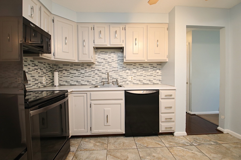 Saugus, Massachusetts 01906, United States, 2 Bedrooms Bedrooms, ,1 BathroomBathrooms,Residential,Pending,201837