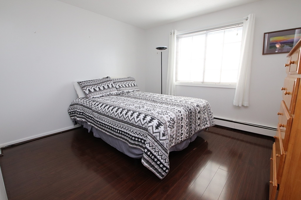 Saugus, Massachusetts 01906, United States, 2 Bedrooms Bedrooms, ,1 BathroomBathrooms,Residential,Pending,201837