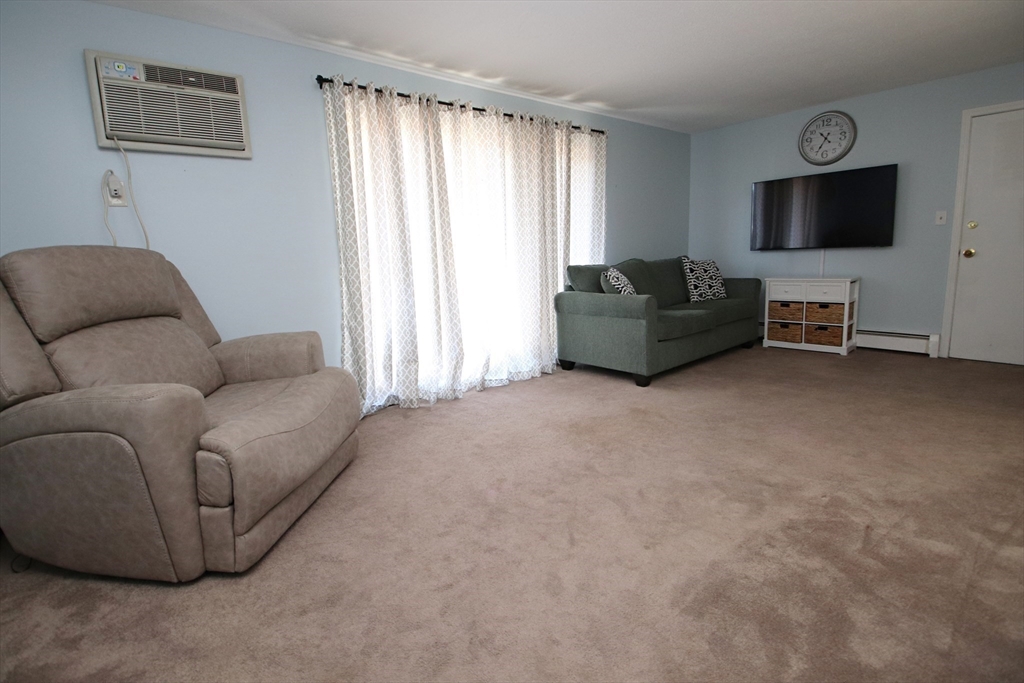 Saugus, Massachusetts 01906, United States, 2 Bedrooms Bedrooms, ,1 BathroomBathrooms,Residential,Pending,201837