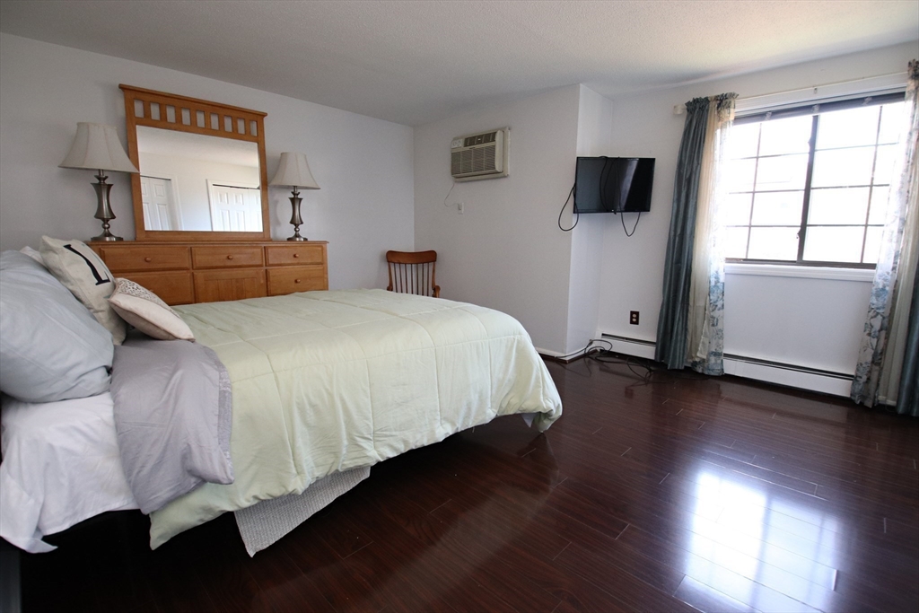 Saugus, Massachusetts 01906, United States, 2 Bedrooms Bedrooms, ,1 BathroomBathrooms,Residential,Pending,201837