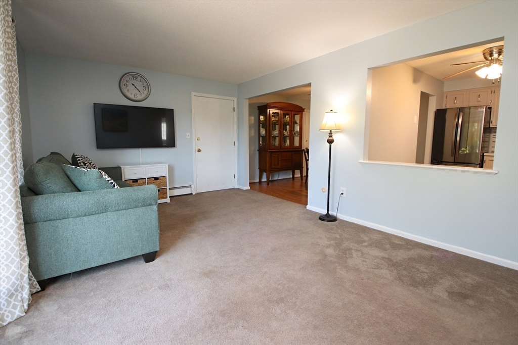 Saugus, Massachusetts 01906, United States, 2 Bedrooms Bedrooms, ,1 BathroomBathrooms,Residential,Pending,201837