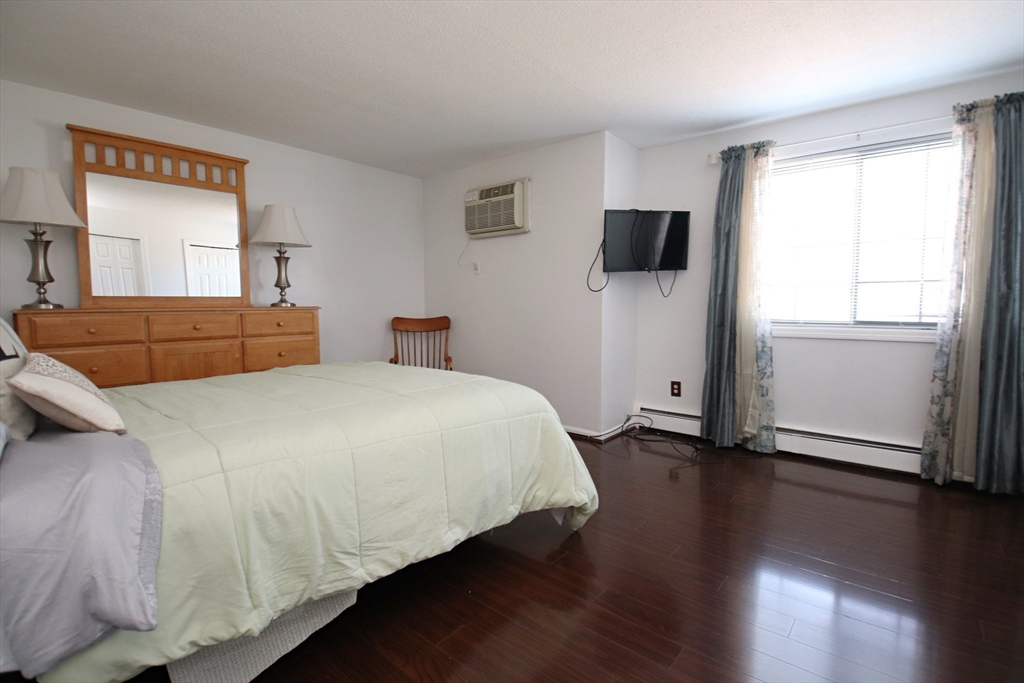 Saugus, Massachusetts 01906, United States, 2 Bedrooms Bedrooms, ,1 BathroomBathrooms,Residential,Pending,201837