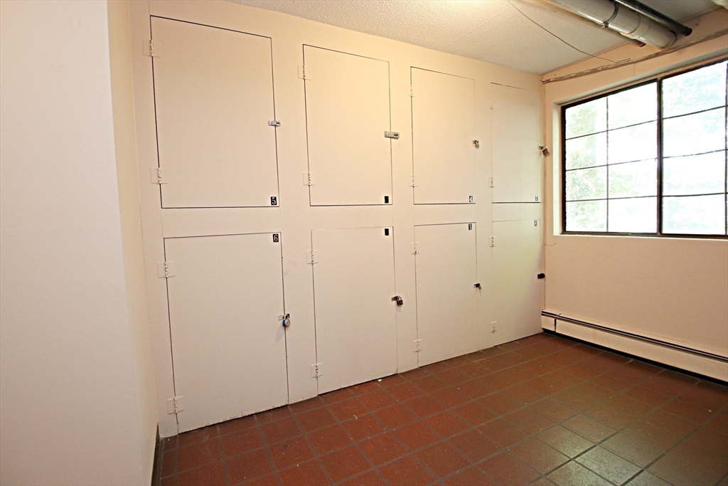 Saugus, Massachusetts 01906, United States, 2 Bedrooms Bedrooms, ,1 BathroomBathrooms,Residential,Pending,201837