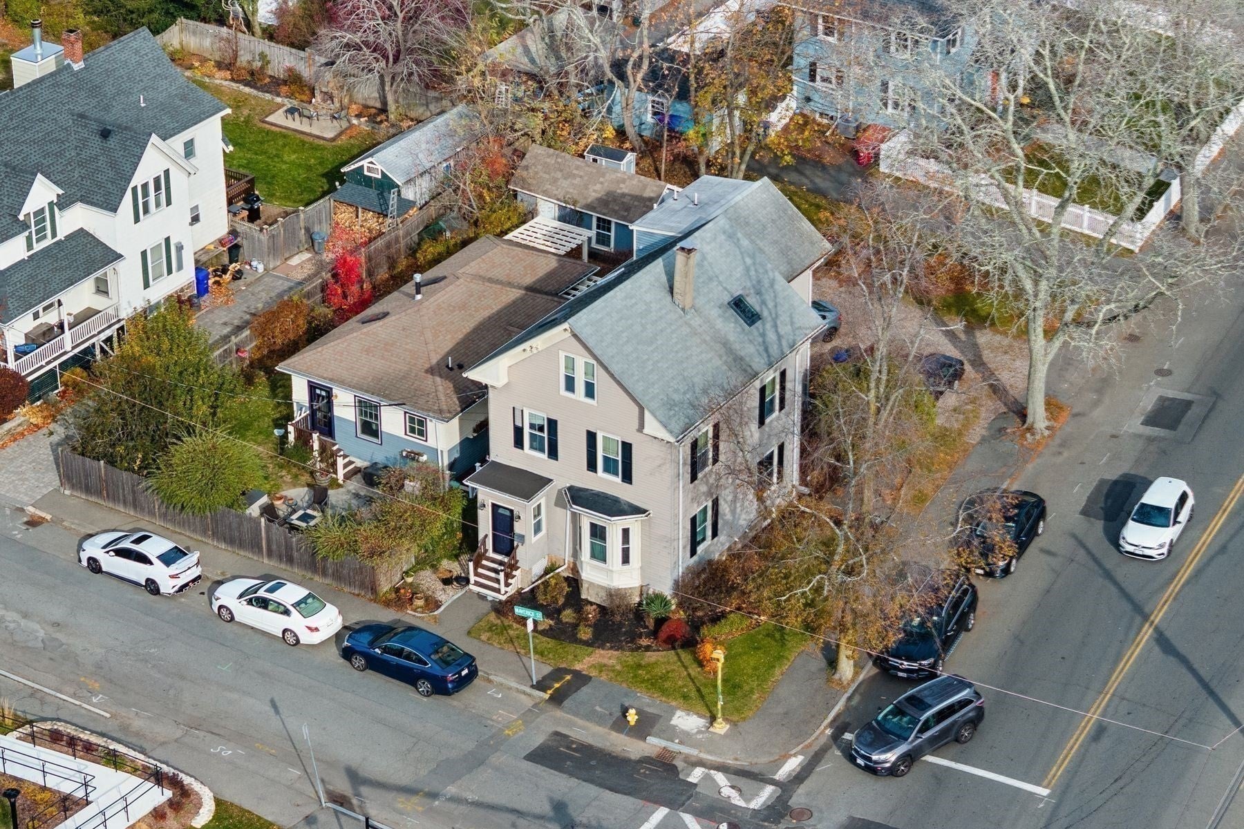 1 Maverick St 2