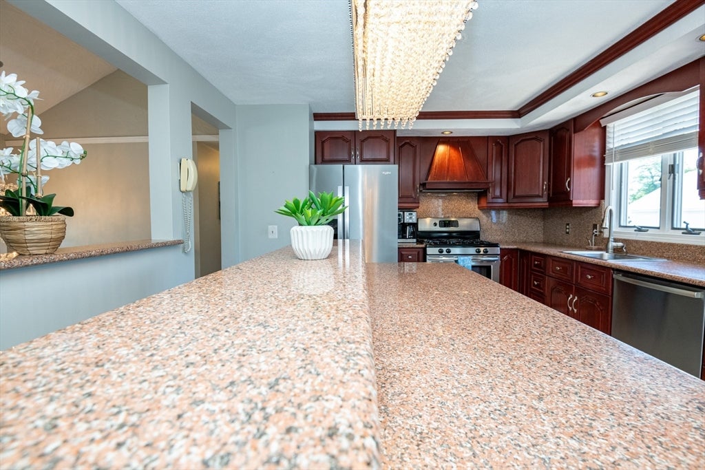 27 Carr Rd, Saugus, MA Photo #14