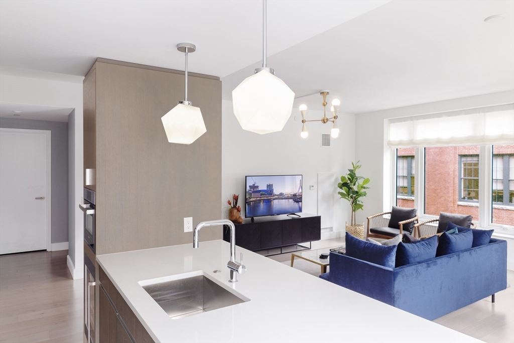 100 Lovejoy Wharf 6-B