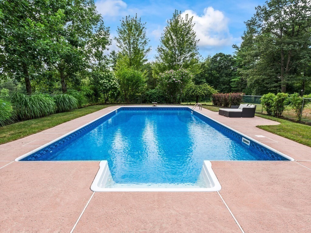 15 Stagecoach Rd