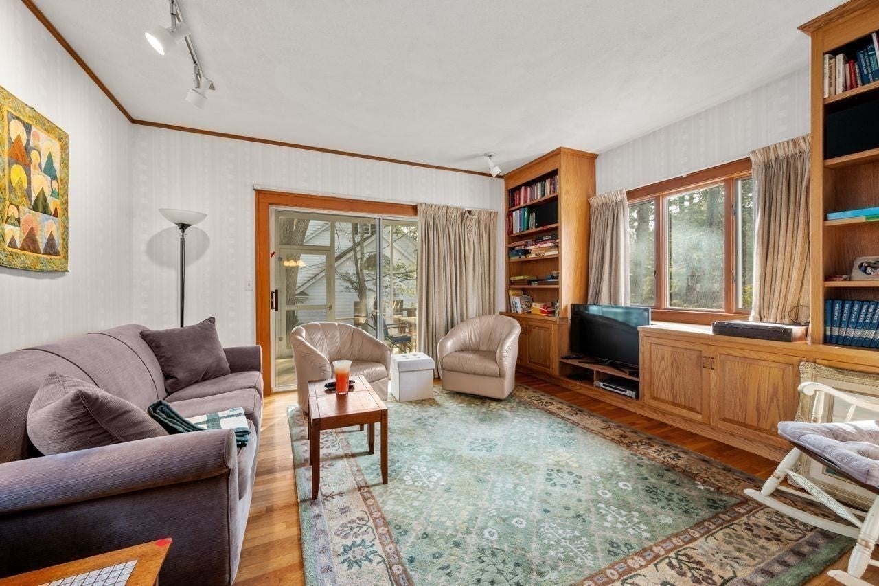 126 Moffat Rd, Newton, MA Photo #12