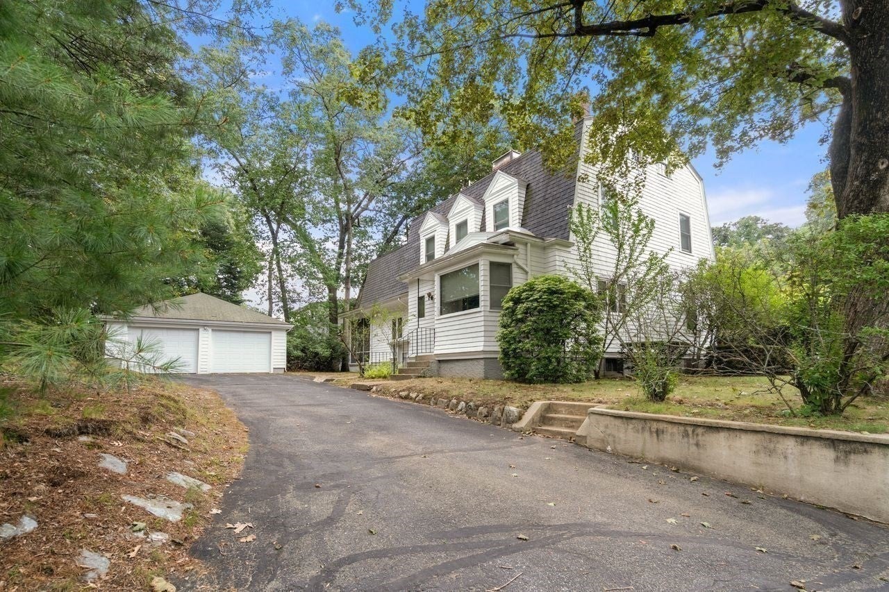 126 Moffat Rd, Newton, MA Photo #22