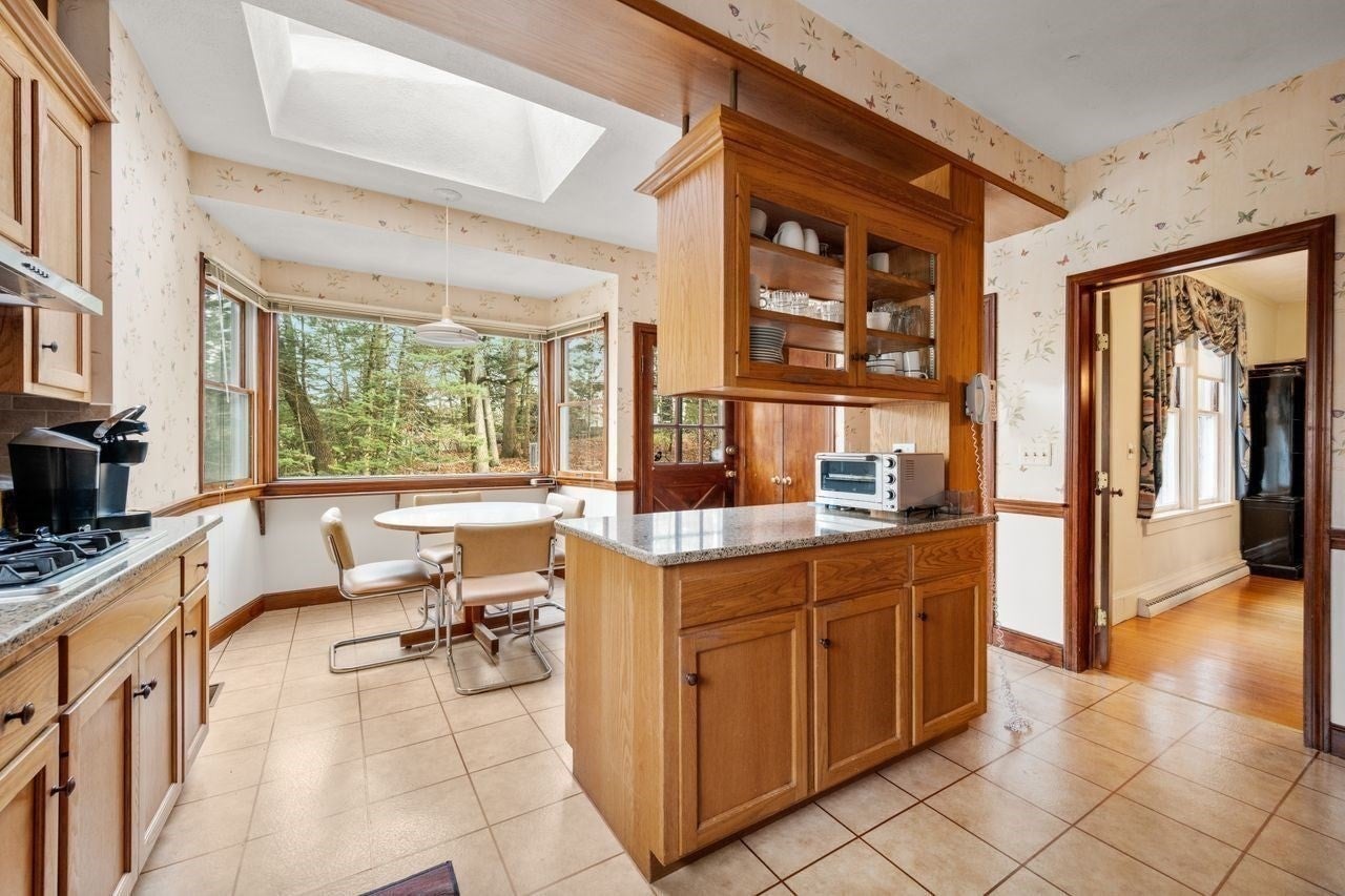 126 Moffat Rd, Newton, MA Photo #9