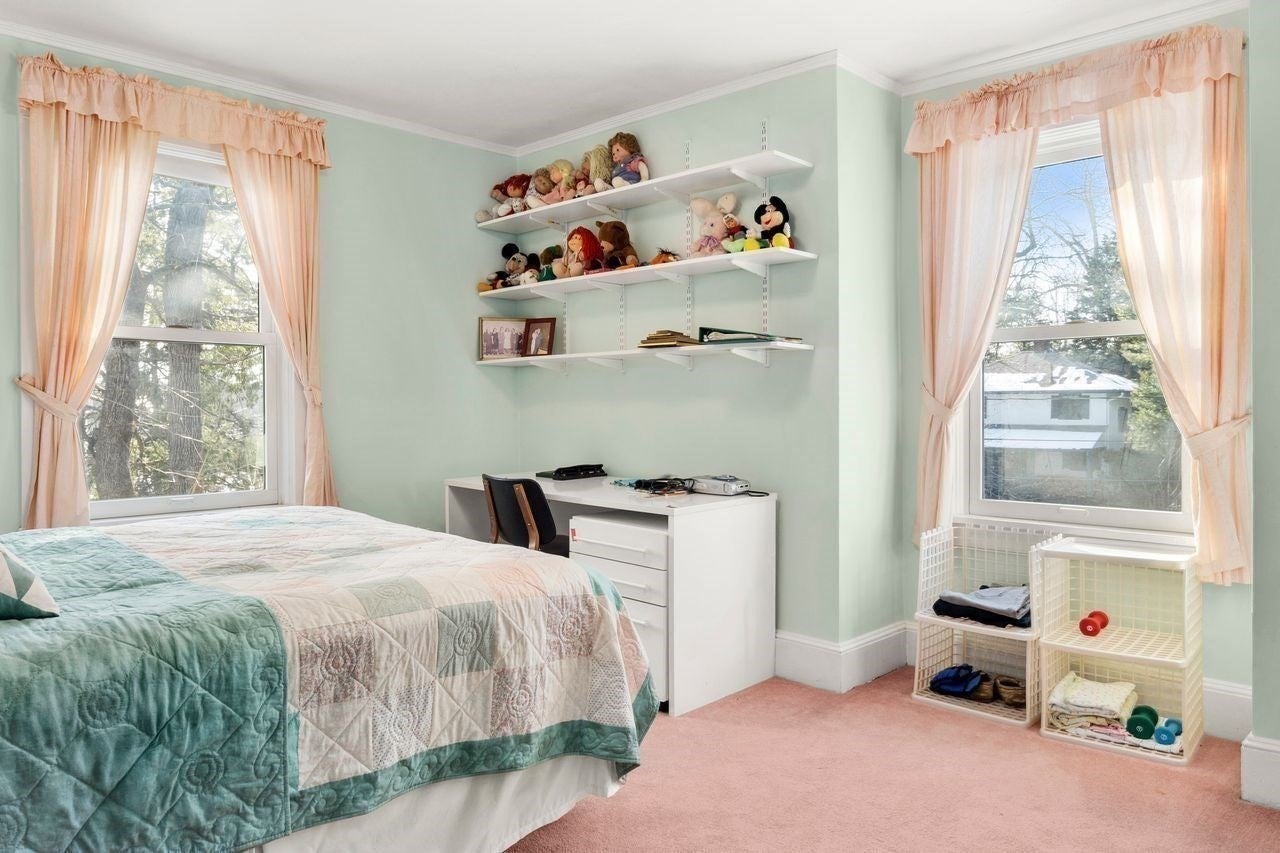 126 Moffat Rd, Newton, MA Photo #16