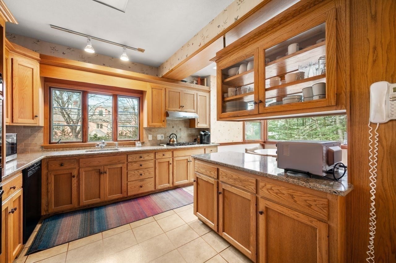 126 Moffat Rd, Newton, MA Photo #10