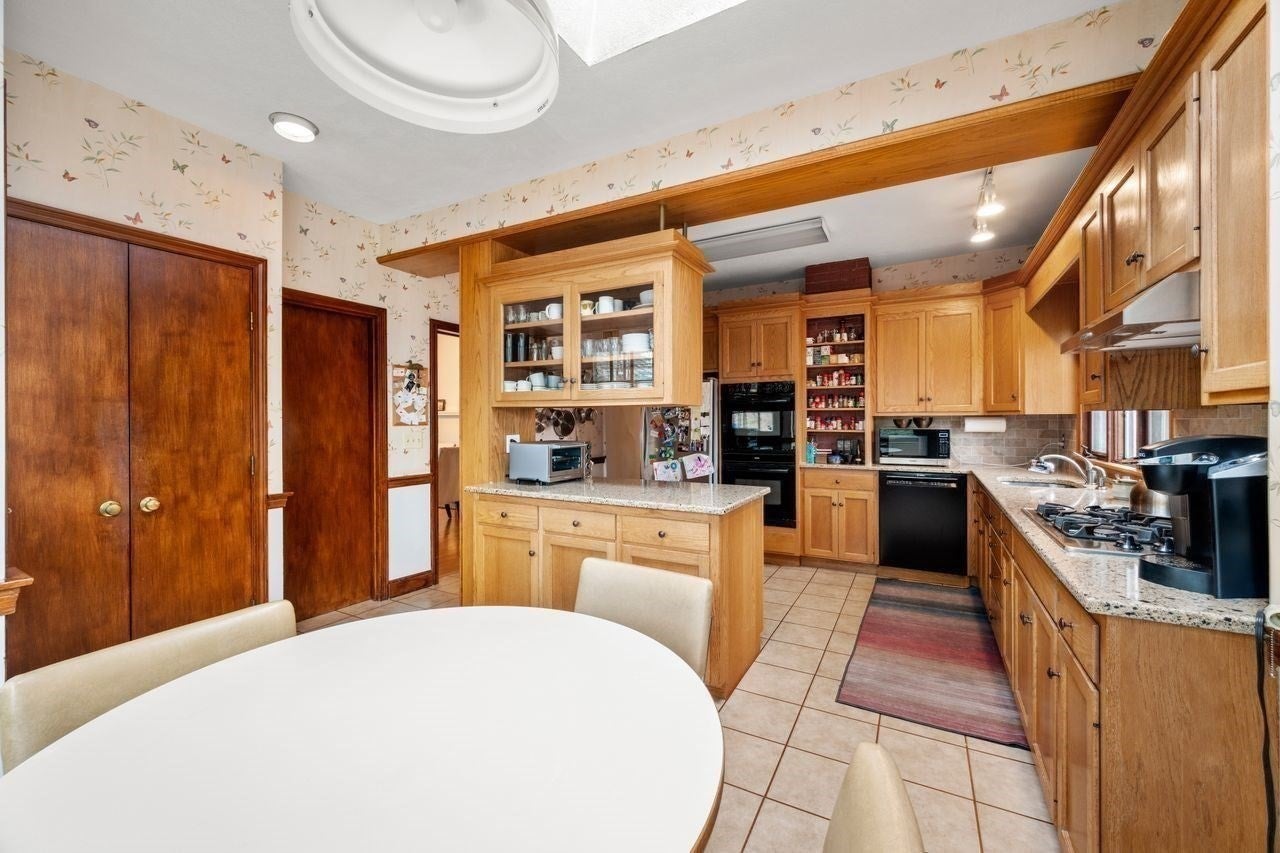 126 Moffat Rd, Newton, MA Photo #11
