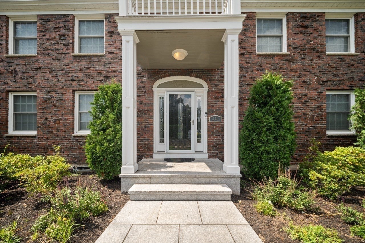 10 Juniper Hill Road, Waltham MA 02452