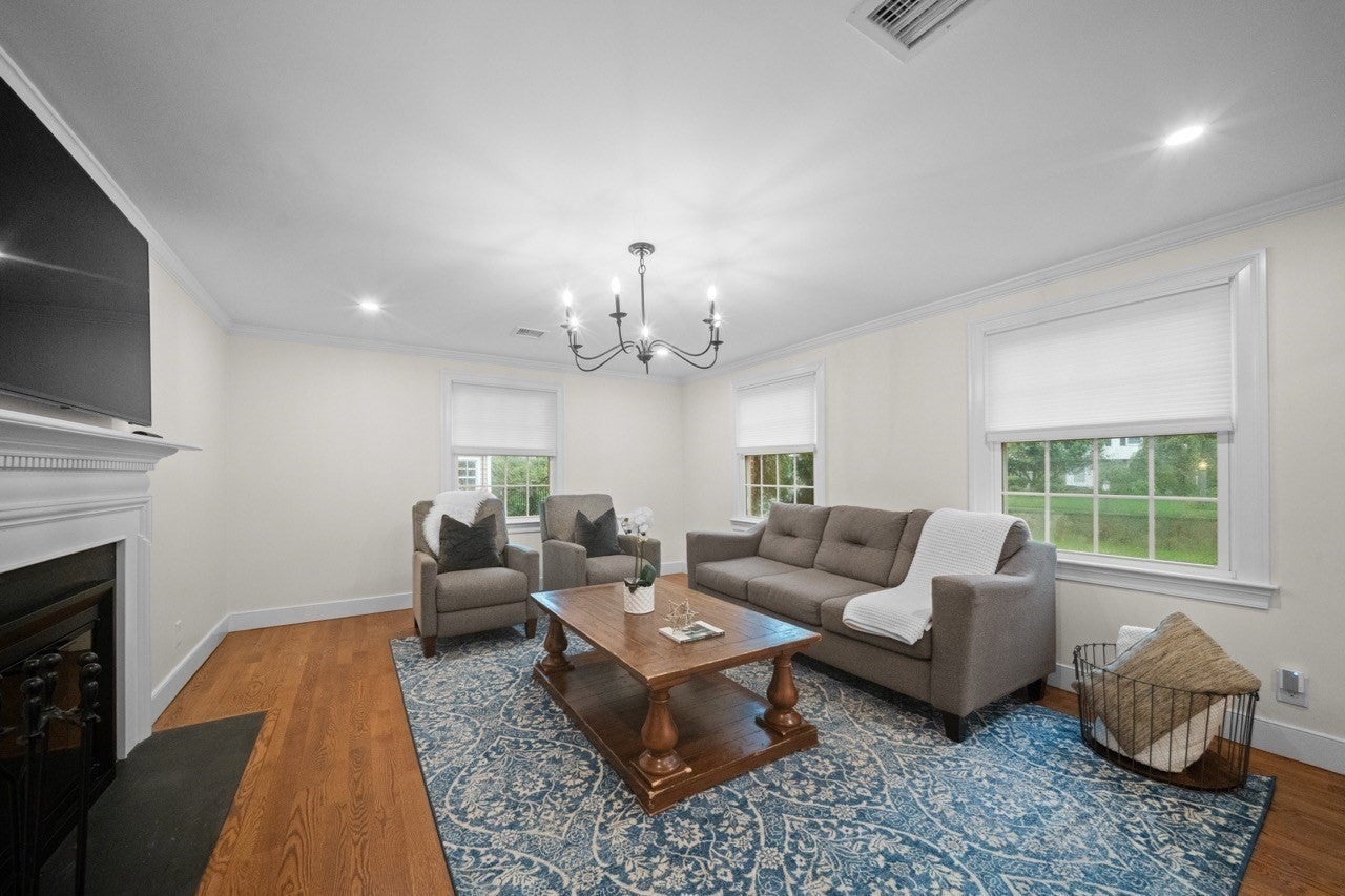 10 Juniper Hill Road