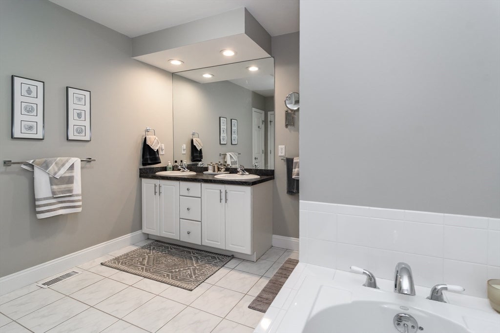 14 Sea Knoll Ct #14, Bourne, MA Photo #17