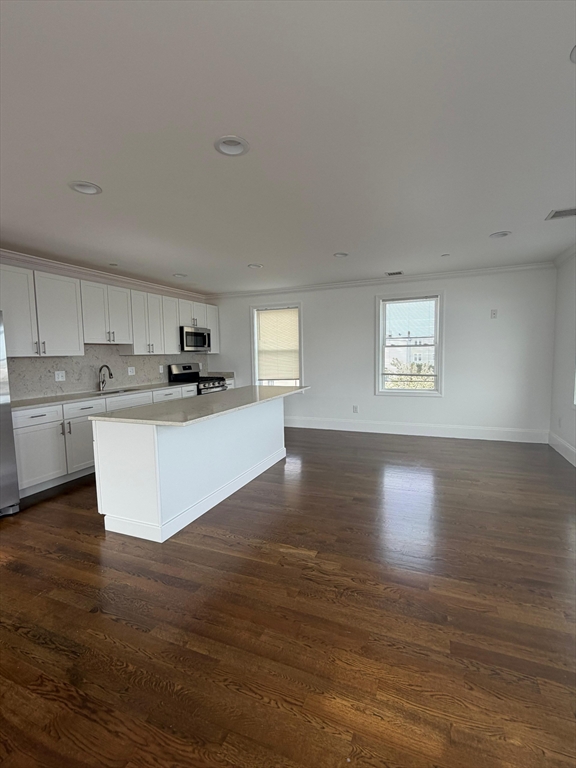 375 Crescent AVE #3a, Chelsea, MA Photo #2