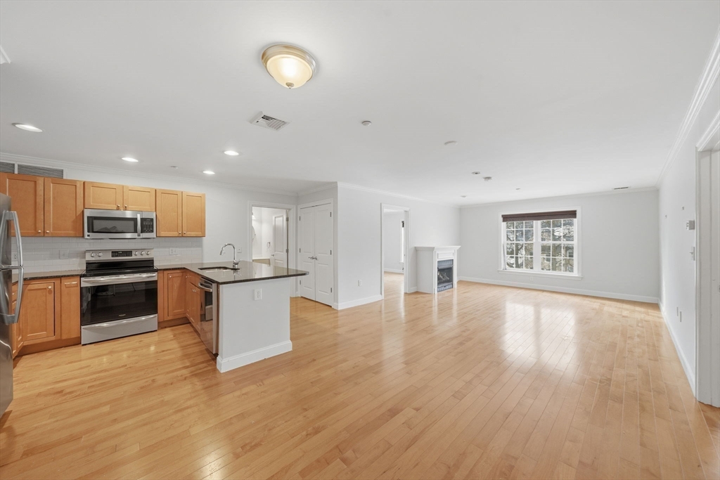 8 Crowninshield Street 410