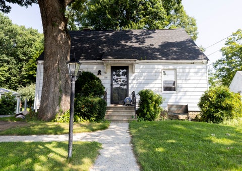 Photo of 118 Ararat St, Worcester, MA 01606 (MLS # 73589437)