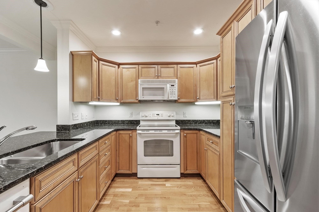 1313 Emerald Ct #1313, Tewksbury, MA Photo #3