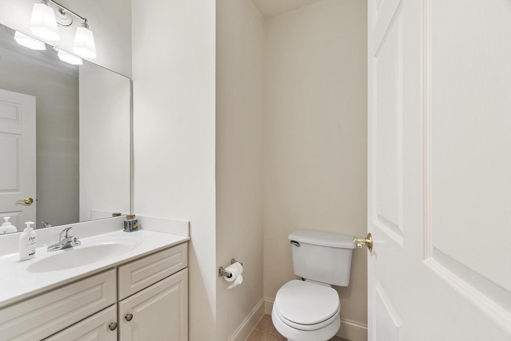 1313 Emerald Ct #1313, Tewksbury, MA Photo #16