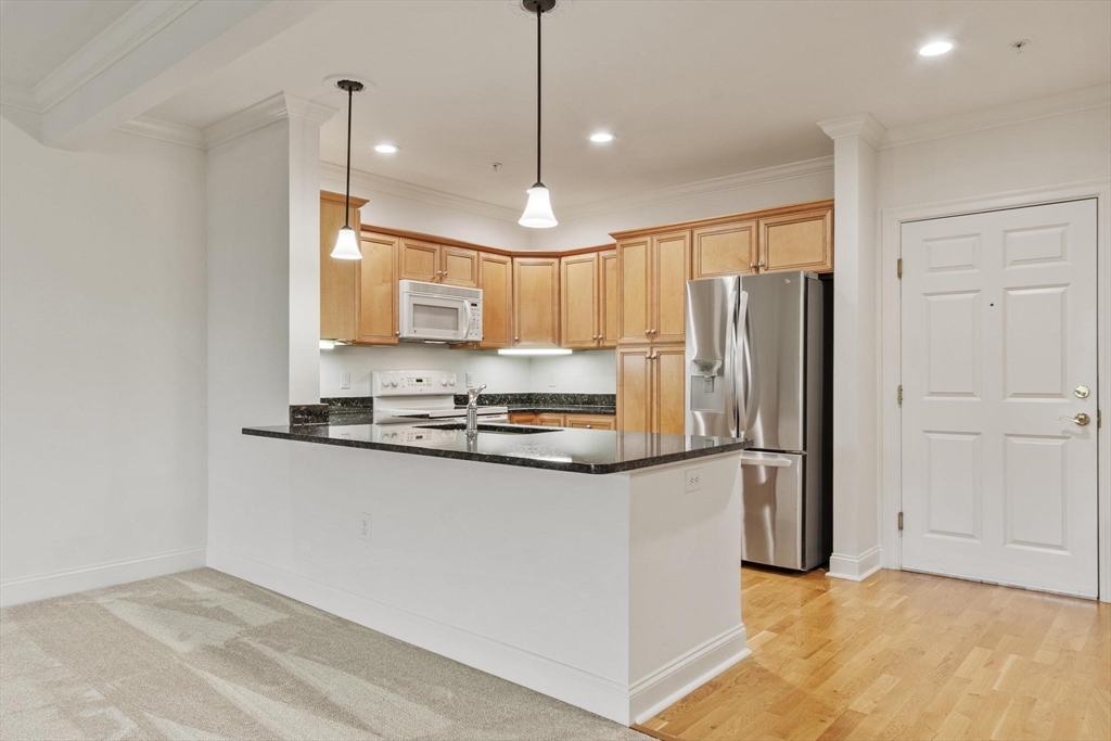 1313 Emerald Ct #1313, Tewksbury, MA Photo #2
