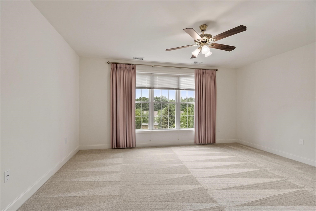 1313 Emerald Ct #1313, Tewksbury, MA Photo #11