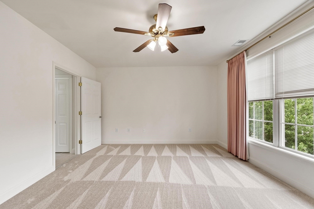 1313 Emerald Ct #1313, Tewksbury, MA Photo #10