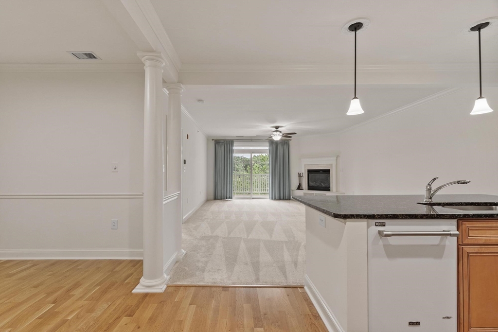 1313 Emerald Ct #1313, Tewksbury, MA Photo #4