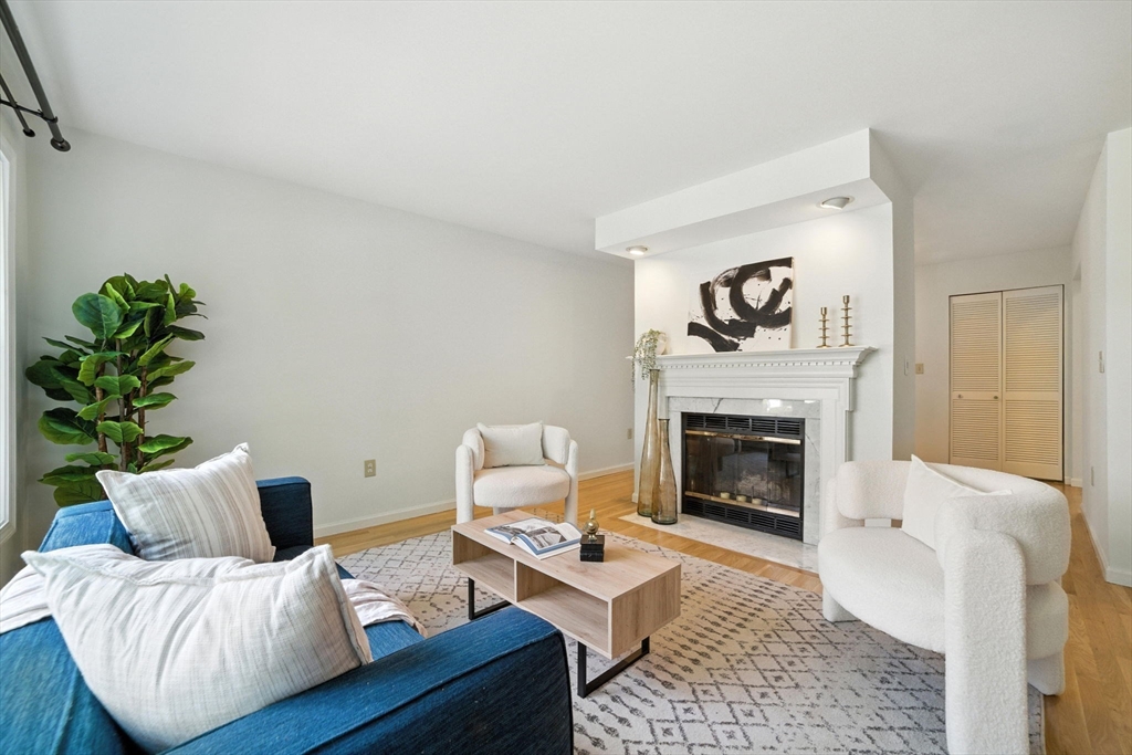 8 Locust Lane C