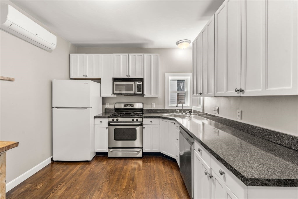 74 Trull St B