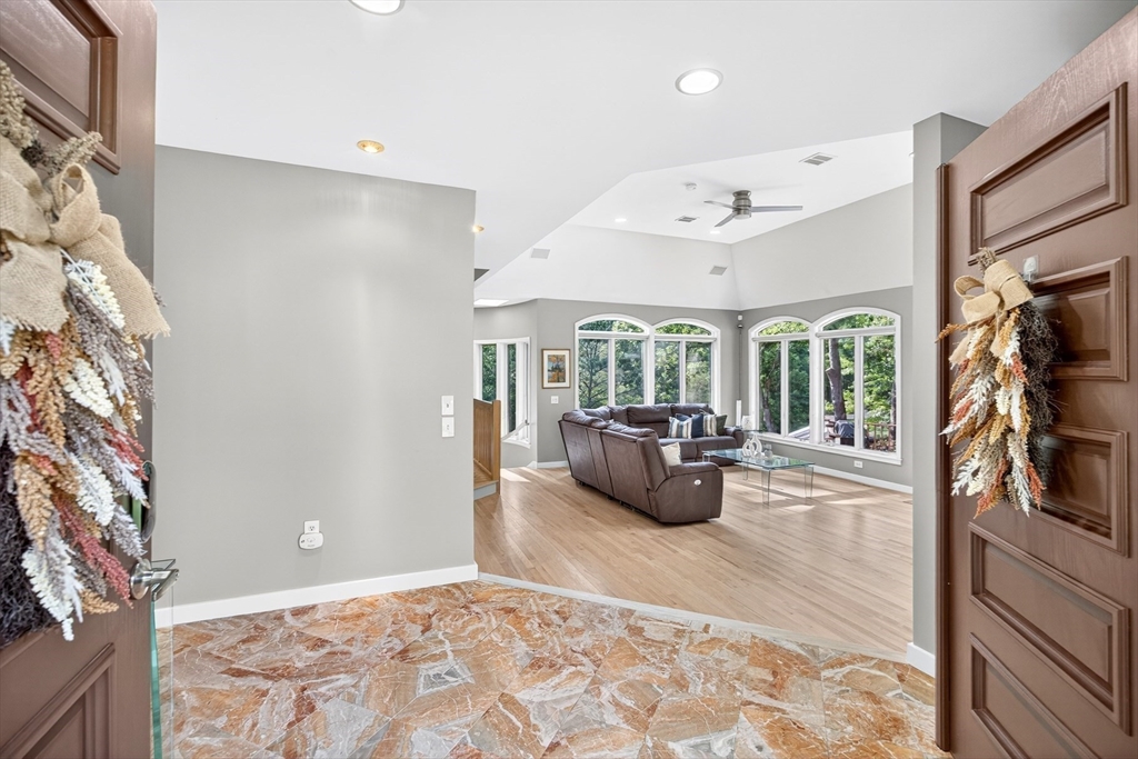 3 Glenwood Ln